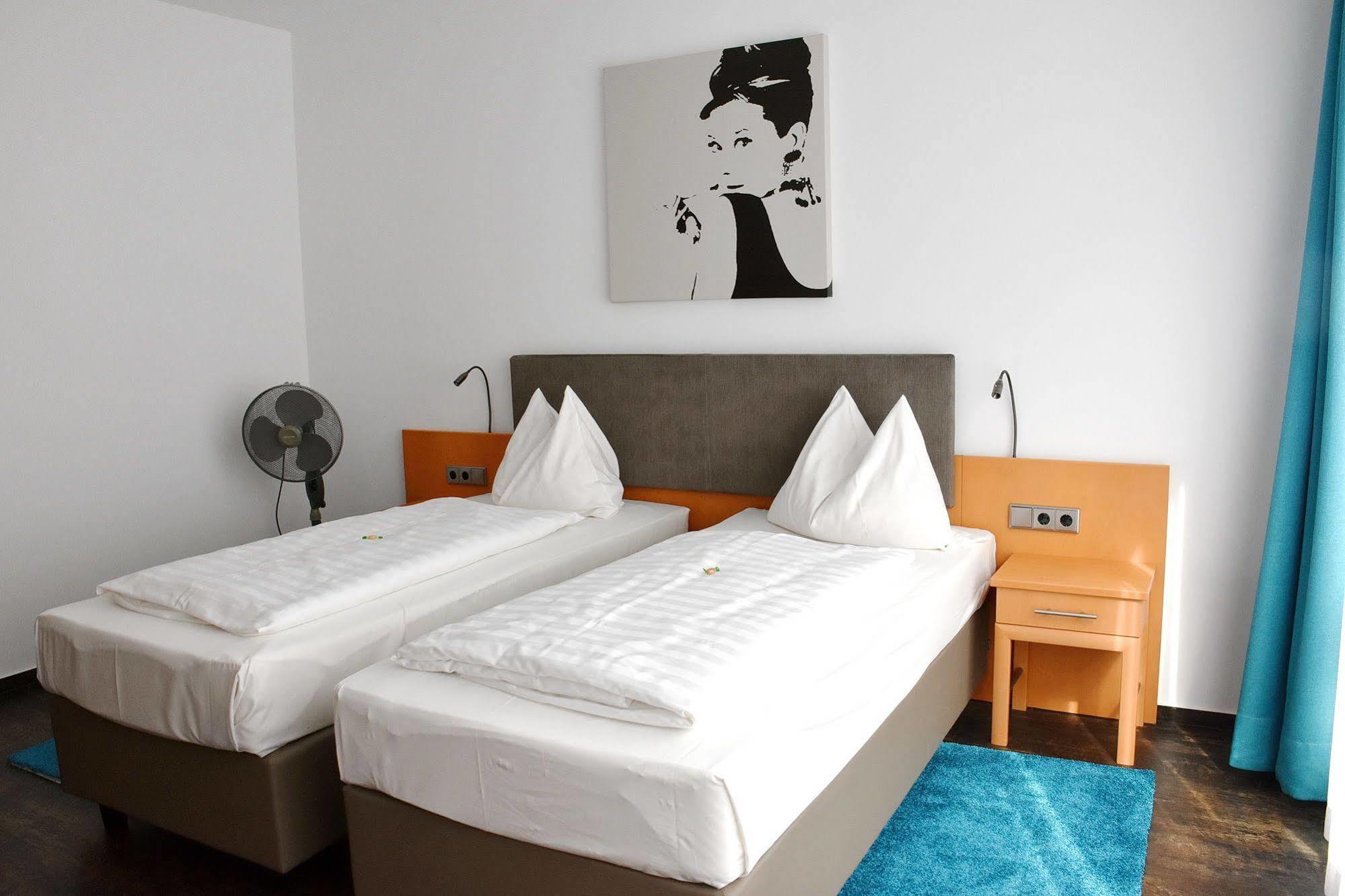 Koncept Hotel H2O Siegburg Buitenkant foto