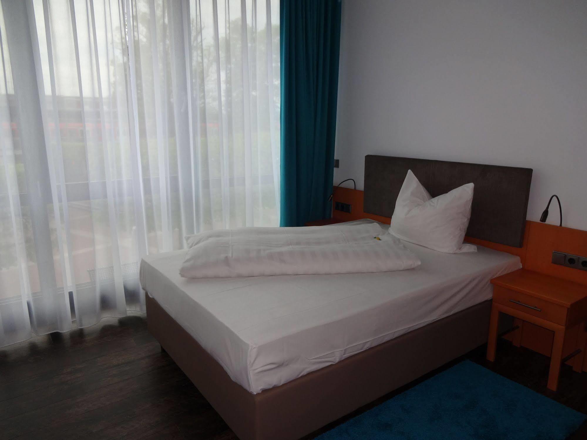 Koncept Hotel H2O Siegburg Buitenkant foto