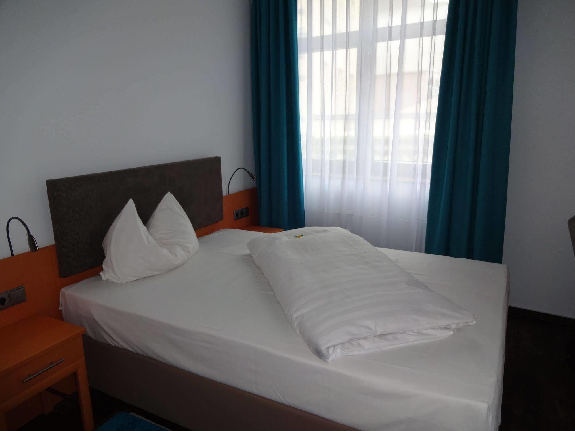 Koncept Hotel H2O Siegburg Buitenkant foto